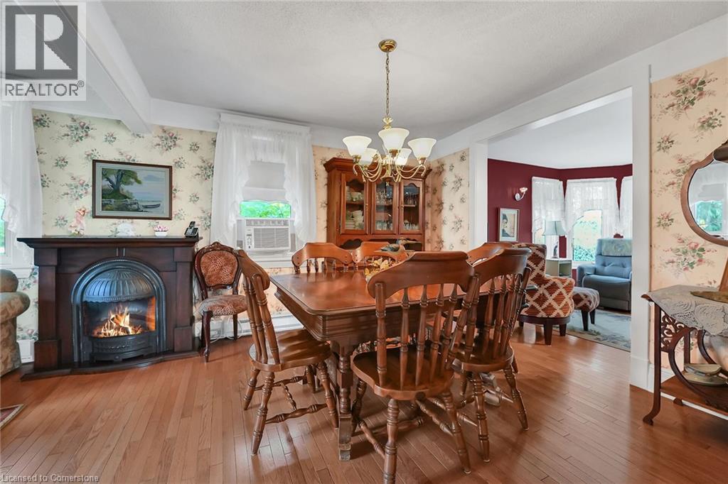Photo 14 of 110 Livingston Avenue, Grimsby ON