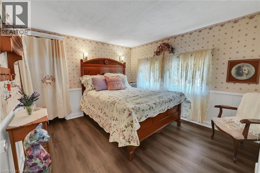 Photo 29 of 110 Livingston Avenue, Grimsby ON
