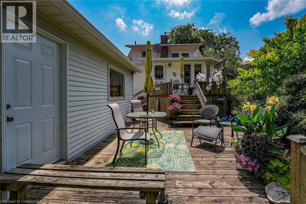 Photo 6 of 110 Livingston Avenue, Grimsby ON