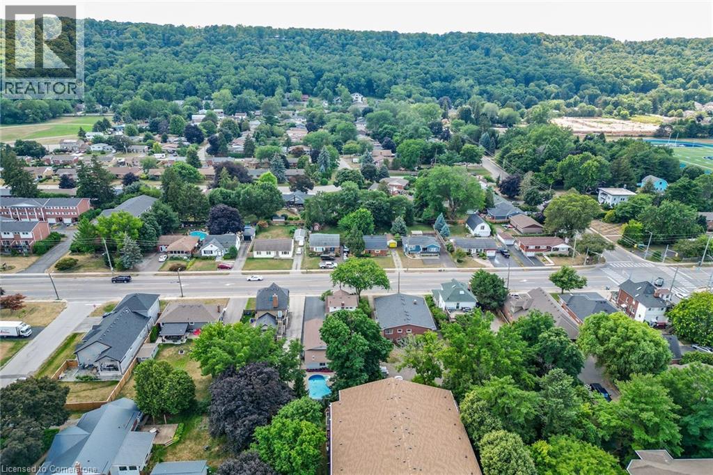 Photo 18 of 110 Livingston Avenue, Grimsby ON