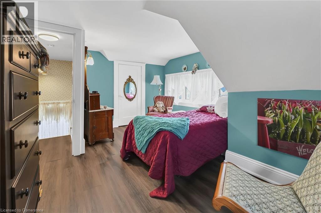 Photo 4 of 110 Livingston Avenue, Grimsby ON