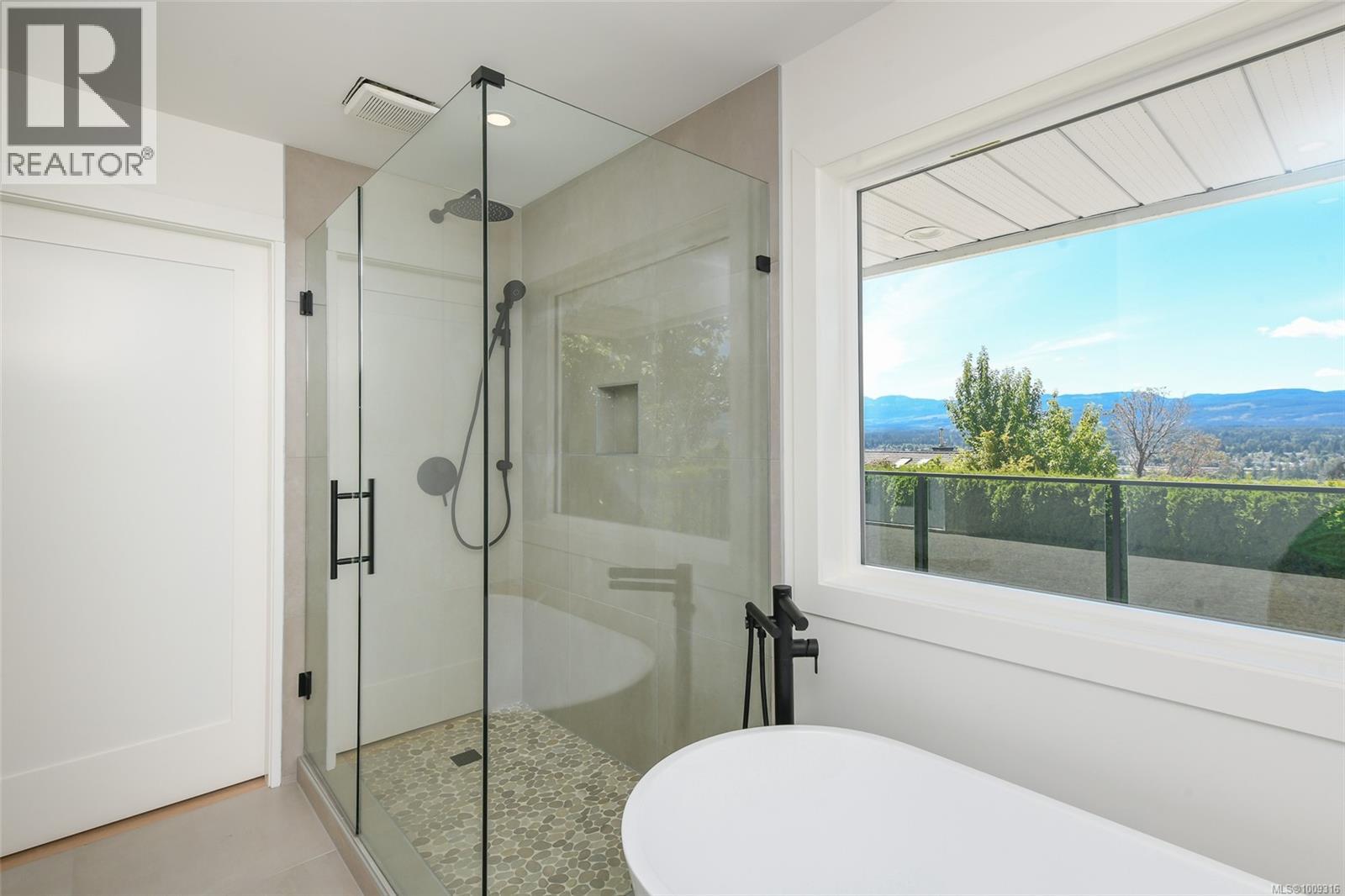 1547 Trumpeter Cres, Courtenay
