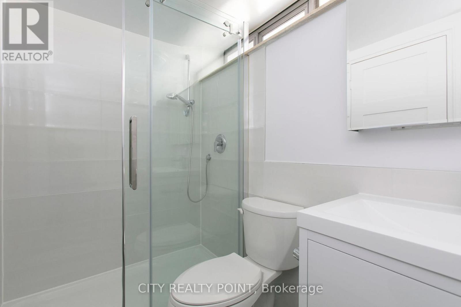 Photo 21 of 504 9 Deer Park Crescent, Toronto ON