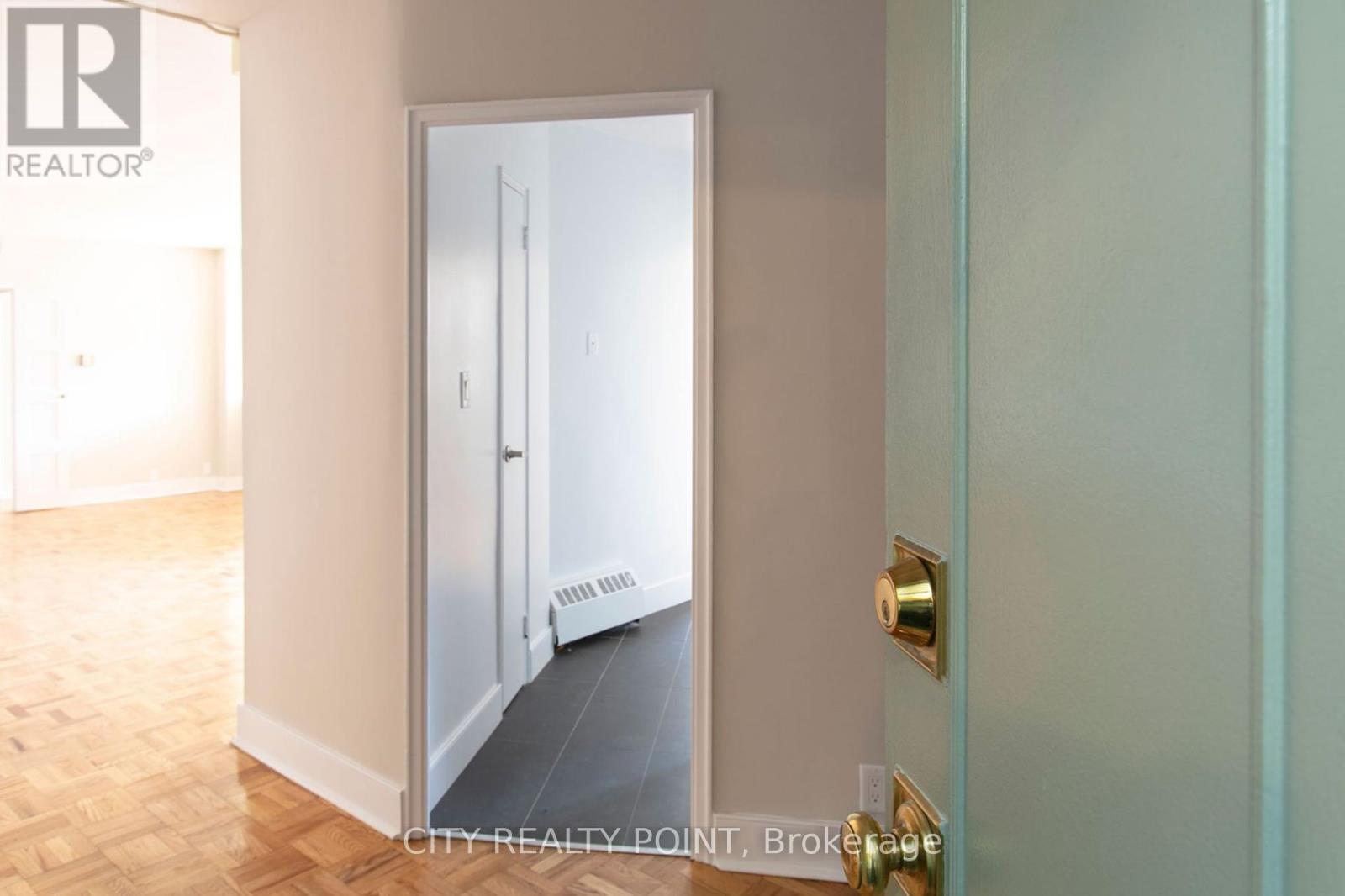 Photo 20 of 504 9 Deer Park Crescent, Toronto ON