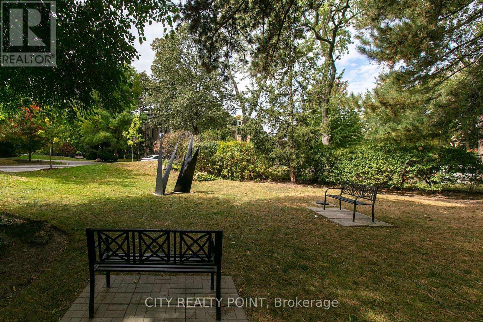 Photo 15 of 504 9 Deer Park Crescent, Toronto ON