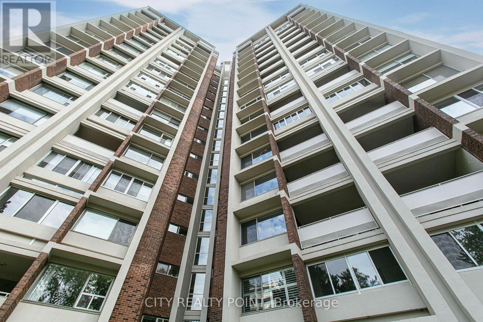 Photo 22 of 504 9 Deer Park Crescent, Toronto ON