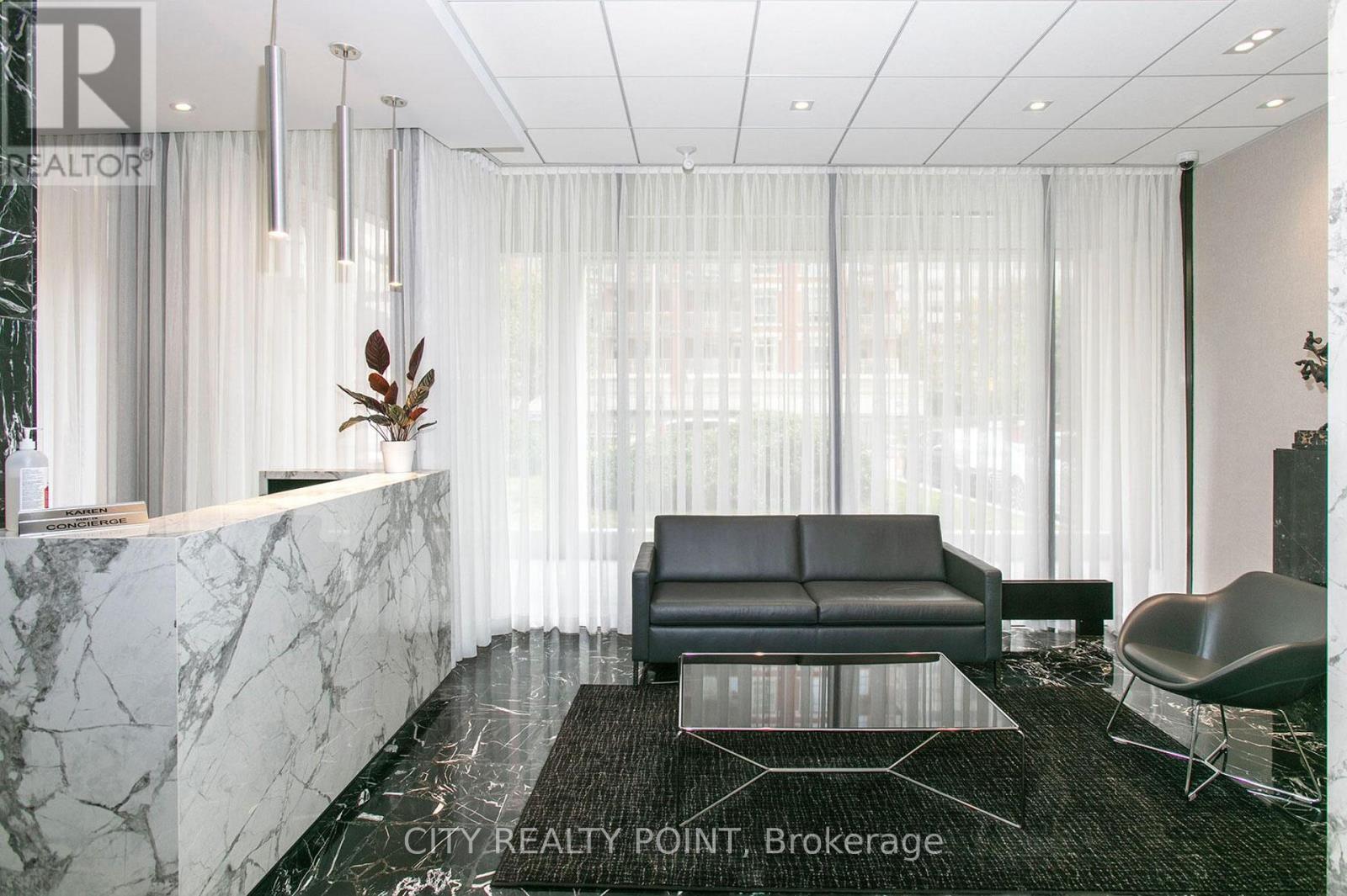 Photo 14 of 504 9 Deer Park Crescent, Toronto ON