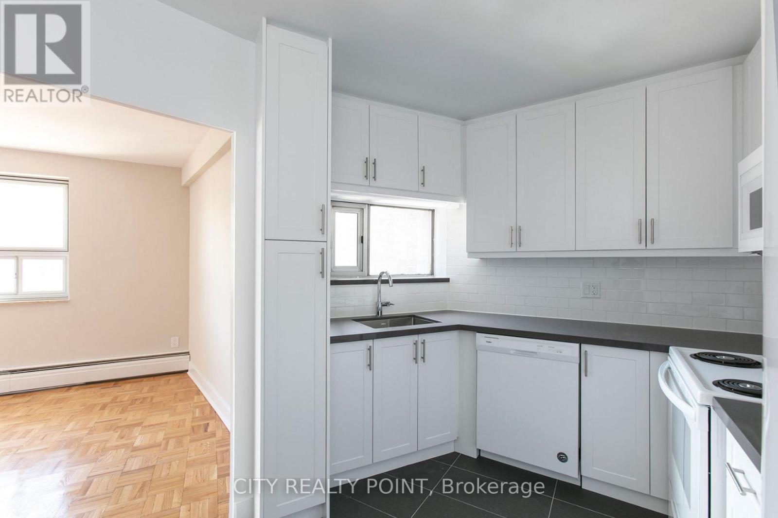 Photo 7 of 504 9 Deer Park Crescent, Toronto ON