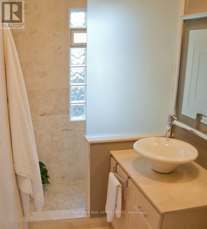 Photo 8 of 117 Alcorn Avenue, Toronto ON