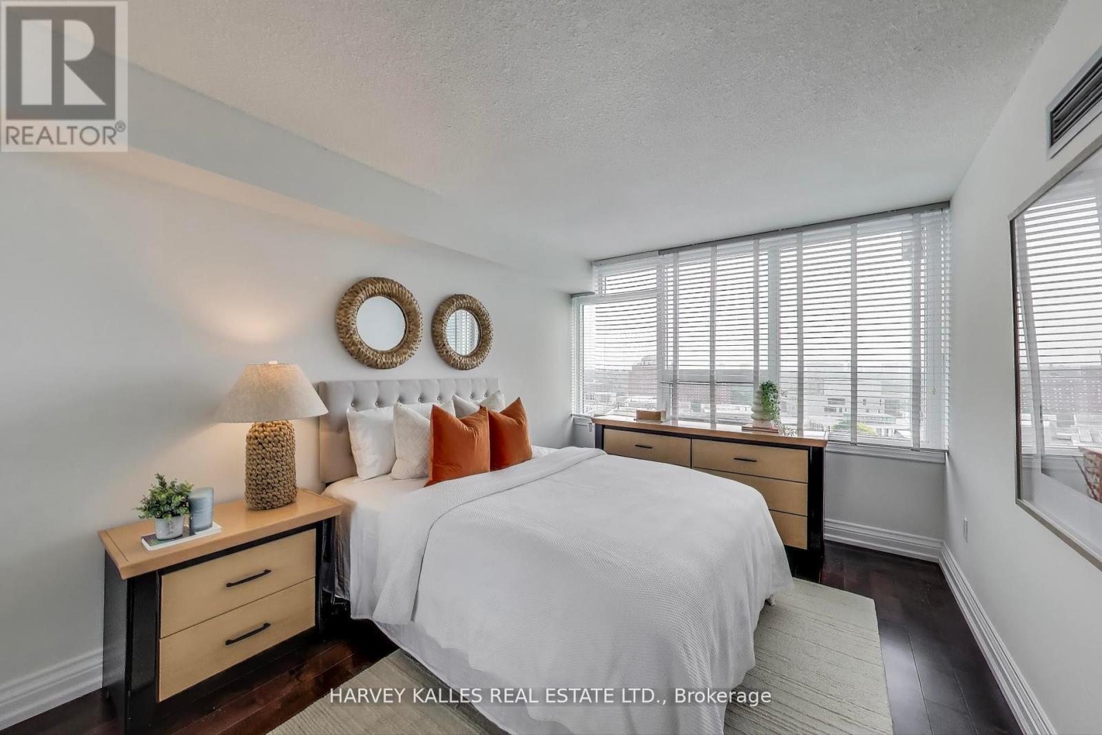 Photo 11 of 902 55 Skymark Drive, Toronto ON