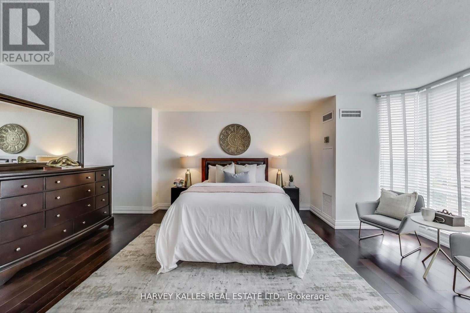 Photo 5 of 902 55 Skymark Drive, Toronto ON