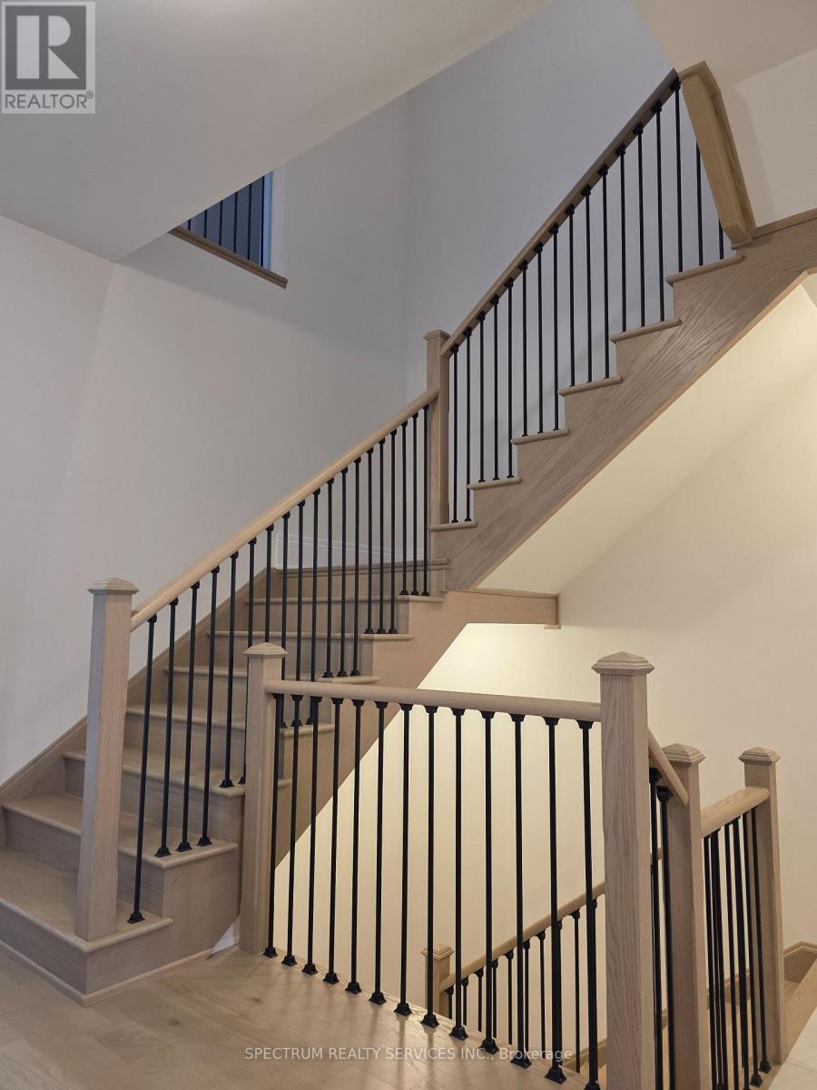 Photo 15 of 32 Seraville Street, Vaughan ON