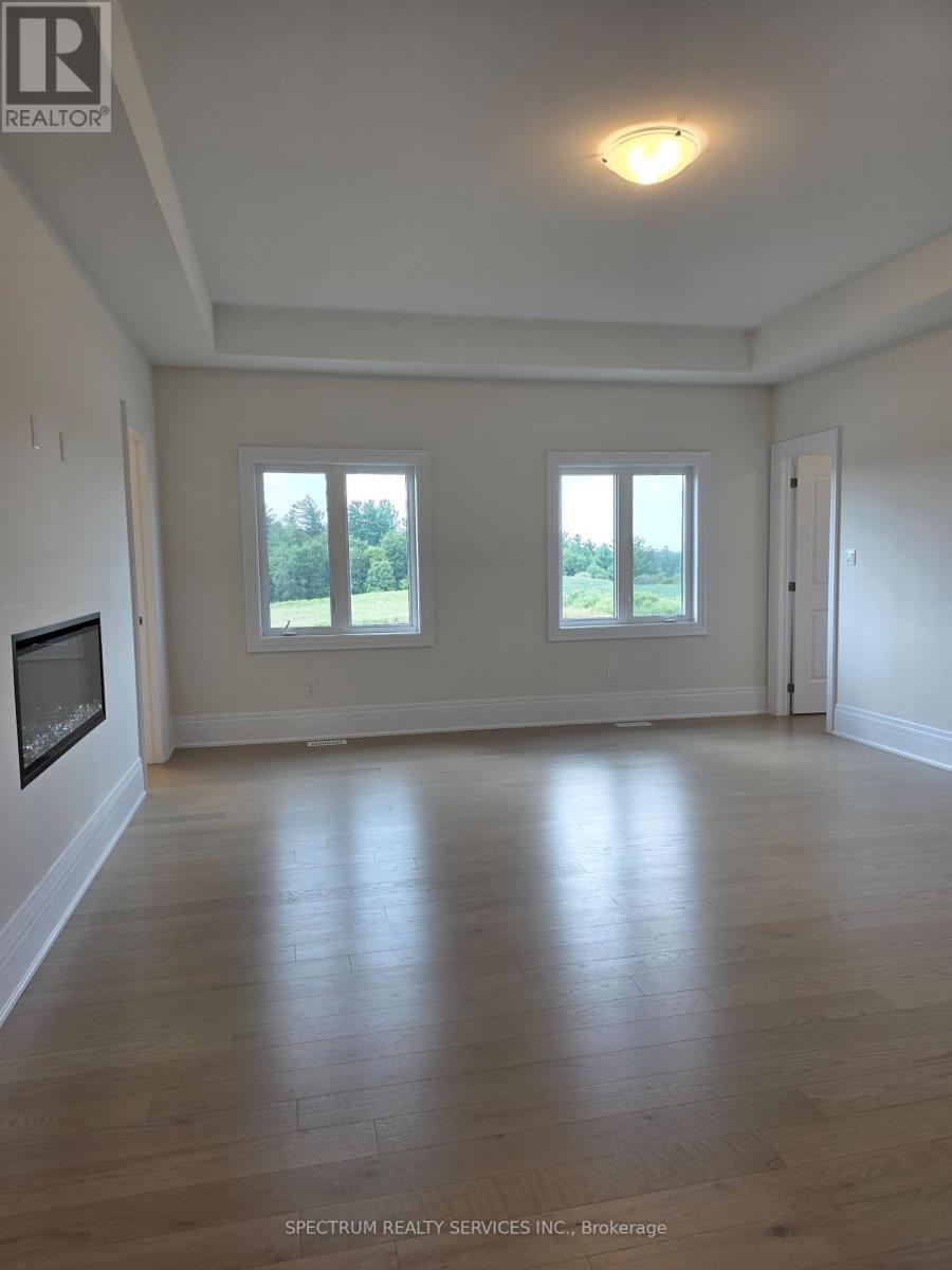 Photo 5 of 32 Seraville Street, Vaughan ON