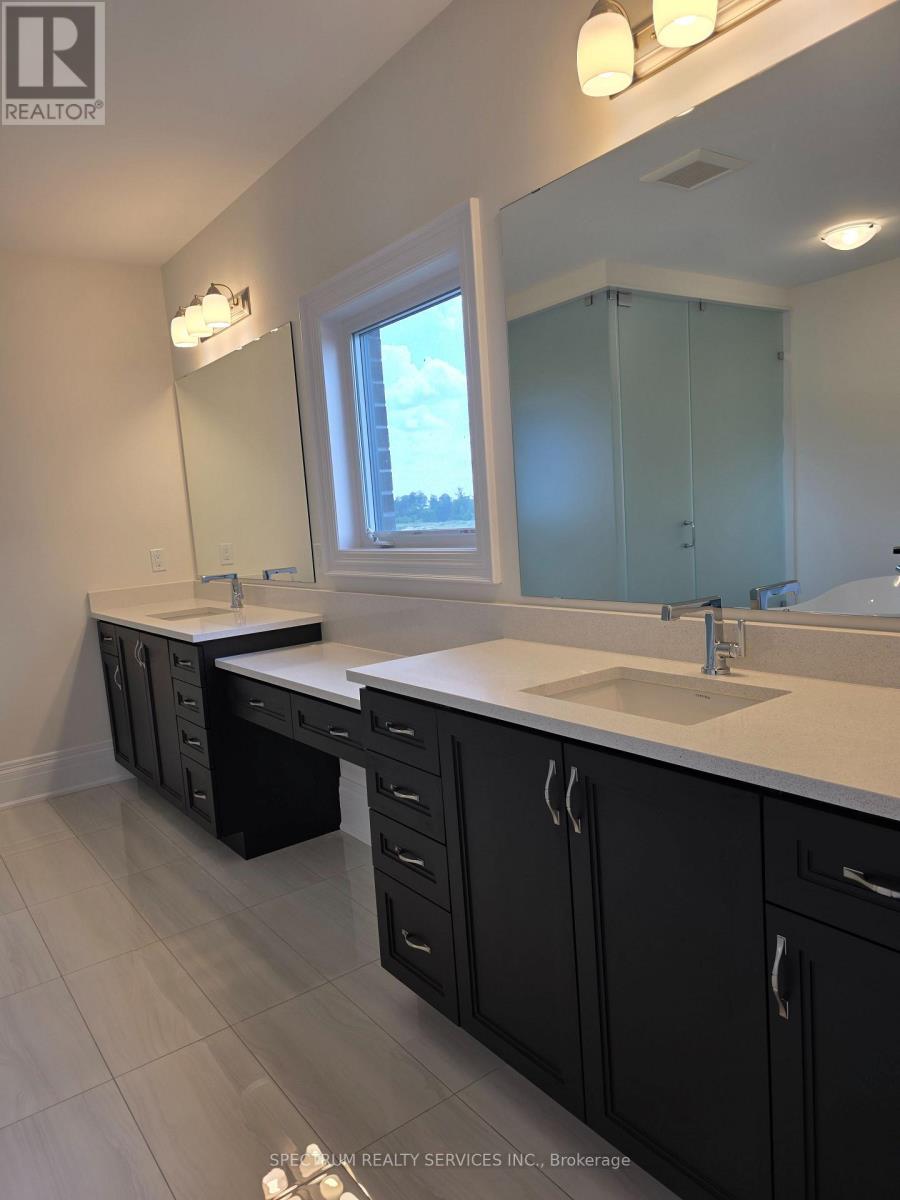 Photo 2 of 32 Seraville Street, Vaughan ON