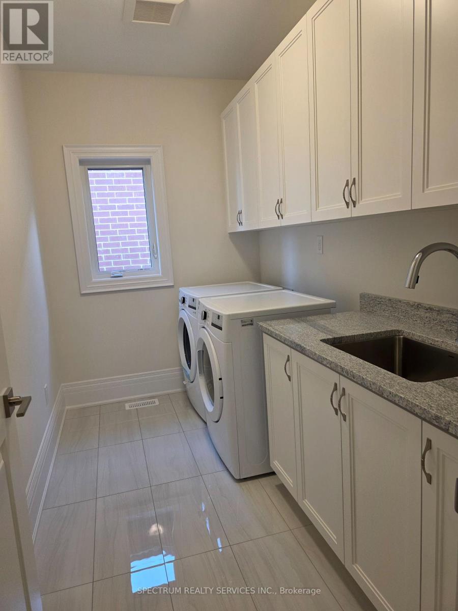 Photo 9 of 32 Seraville Street, Vaughan ON