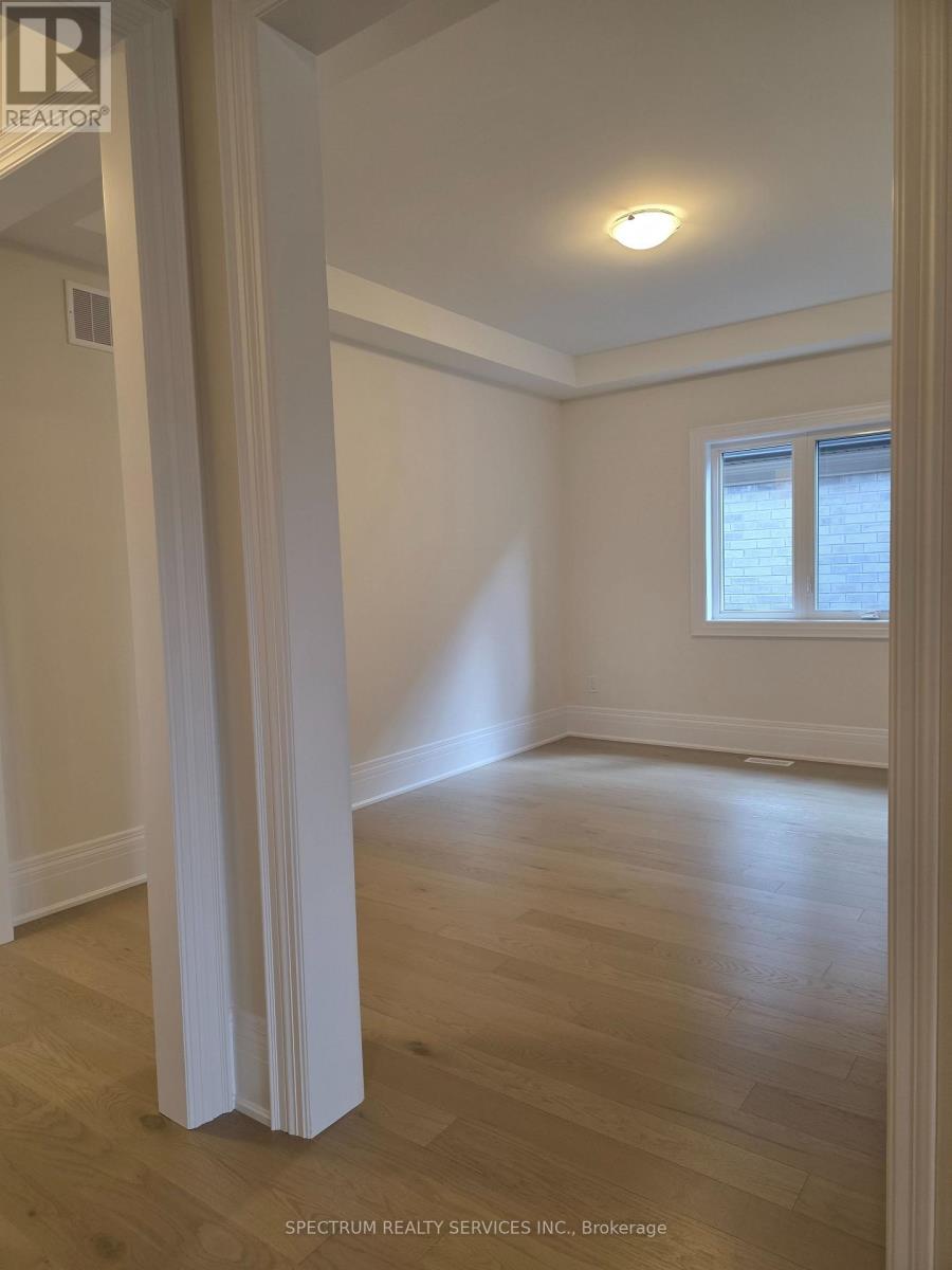 Photo 10 of 32 Seraville Street, Vaughan ON