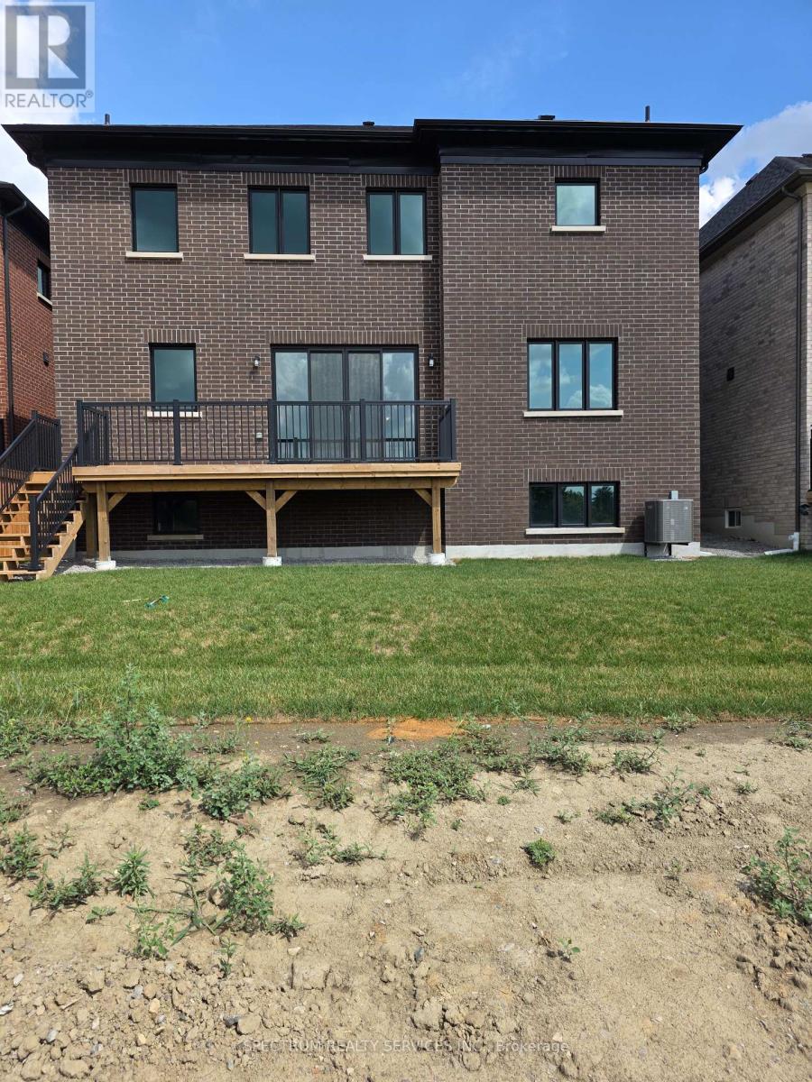 Photo 7 of 32 Seraville Street, Vaughan ON