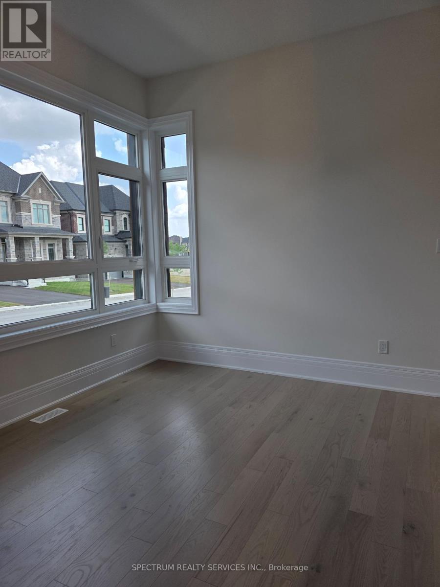 Photo 3 of 32 Seraville Street, Vaughan ON