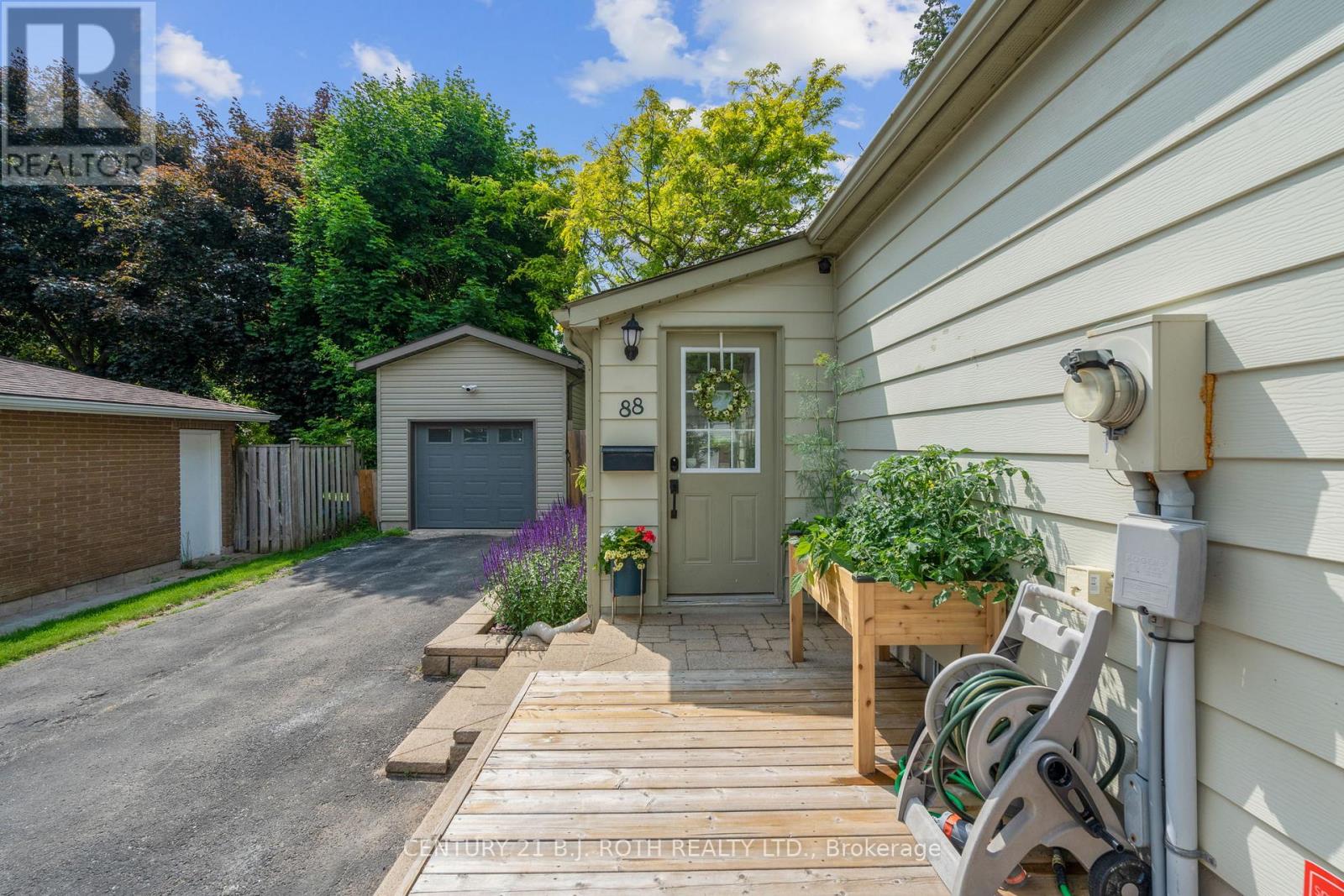 Photo 2 of 88 Puget Street, Barrie ON