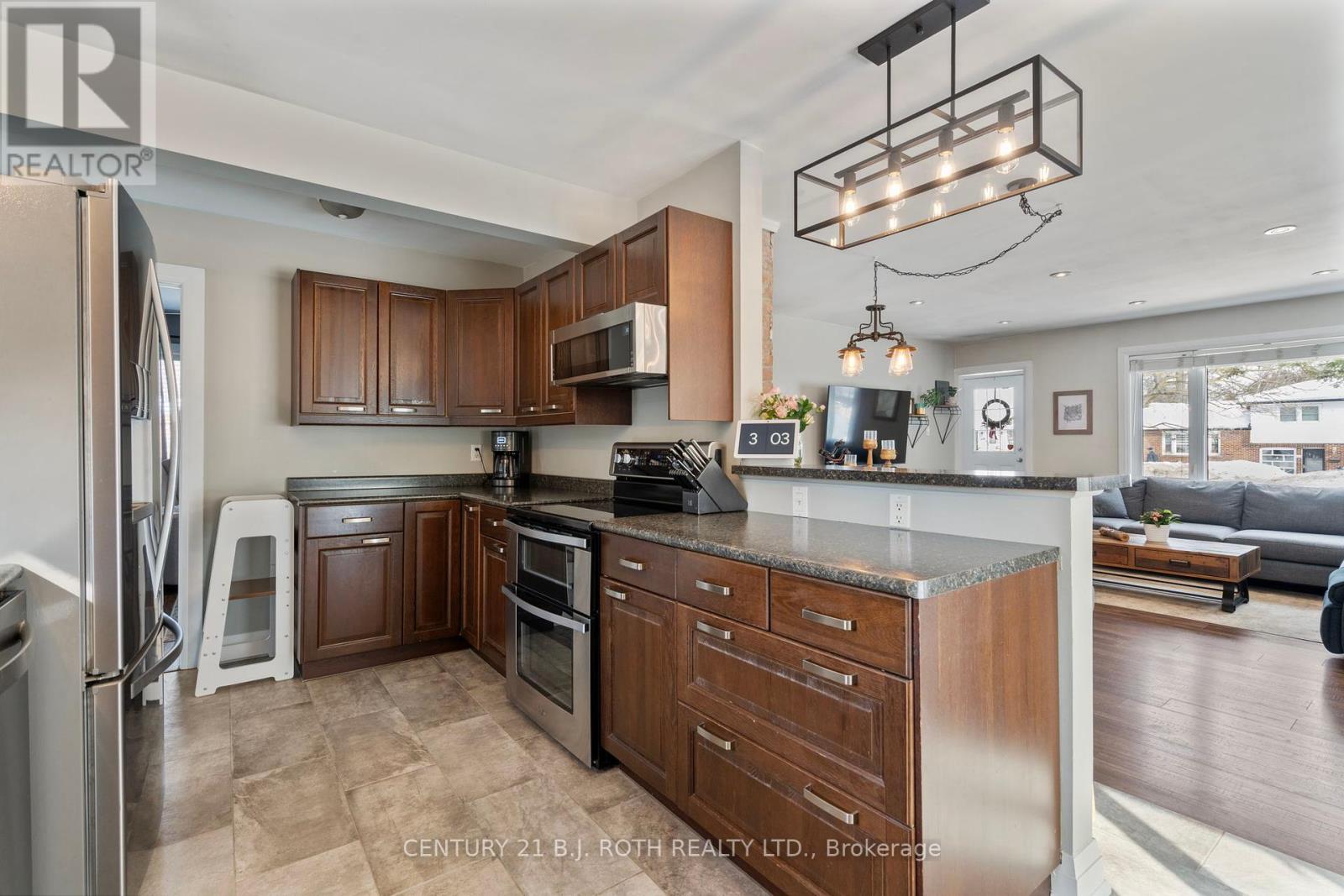 Photo 5 of 88 Puget Street, Barrie ON