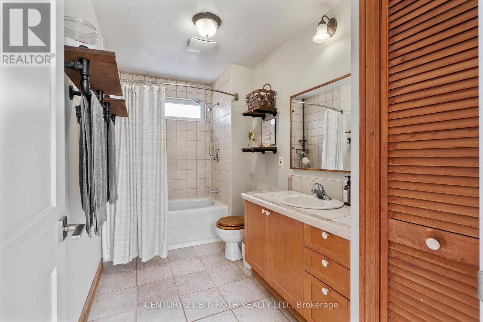 Photo 33 of 88 Puget Street, Barrie ON