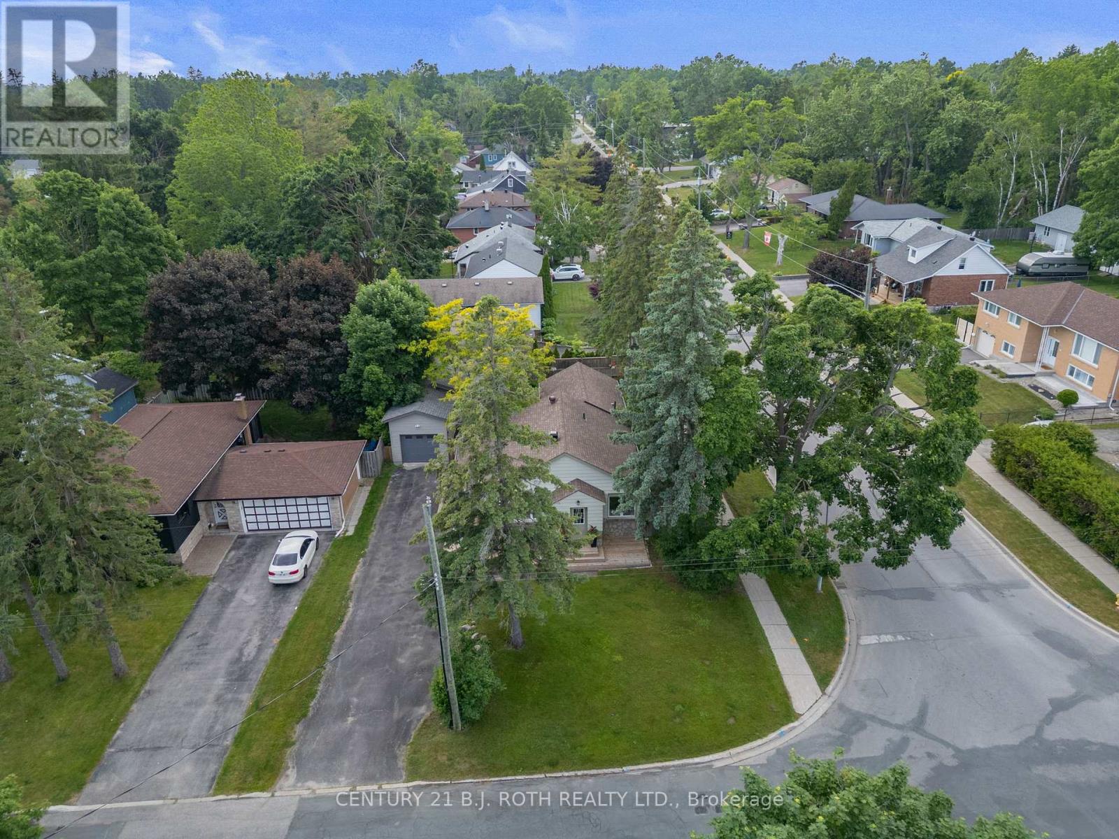 Photo 29 of 88 Puget Street, Barrie ON