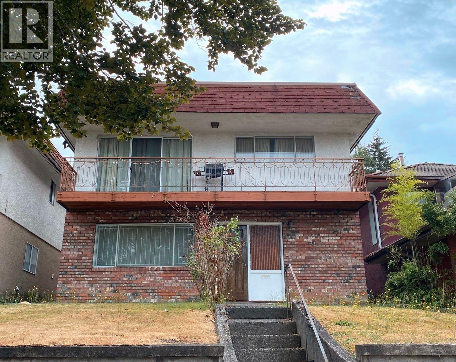 Photo 2 of 4632 Nanaimo Street, Vancouver BC