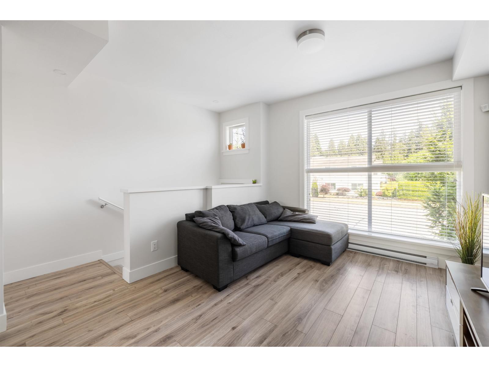 Photo 8 of 28 2505 Ware Street, Abbotsford BC