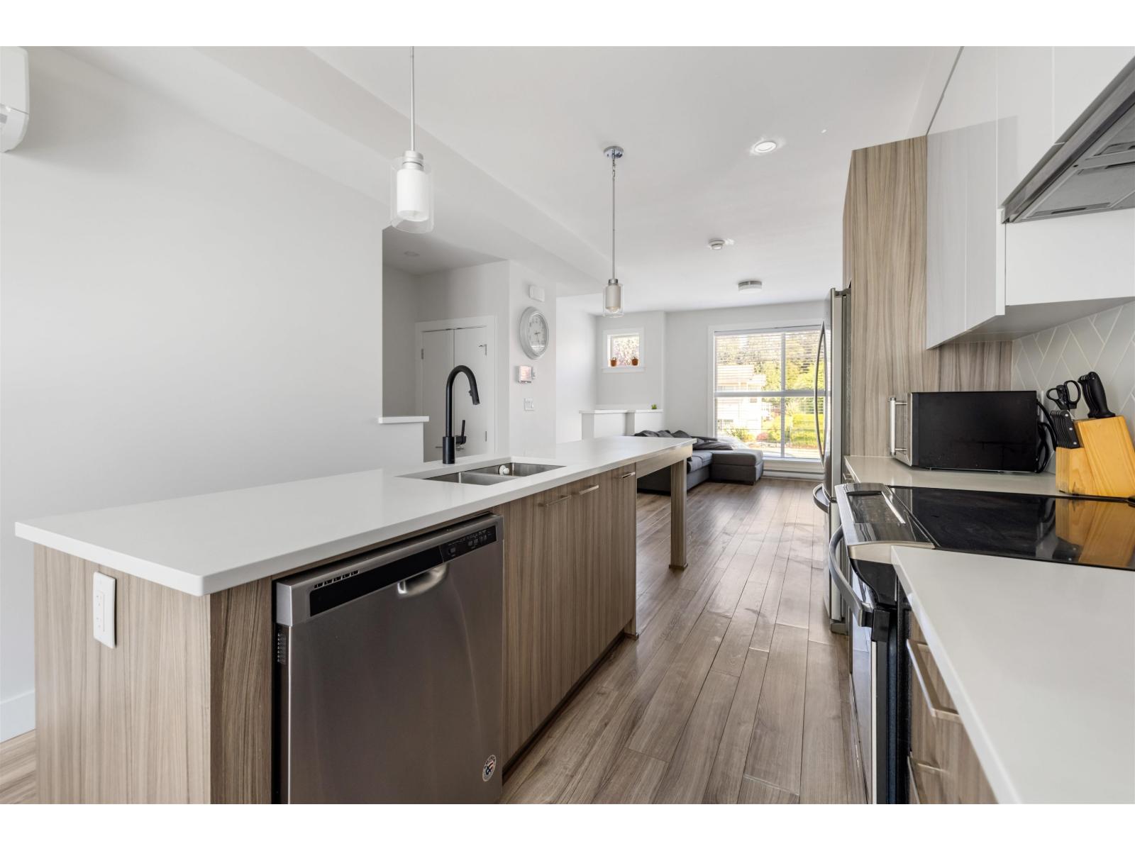 Photo 9 of 28 2505 Ware Street, Abbotsford BC