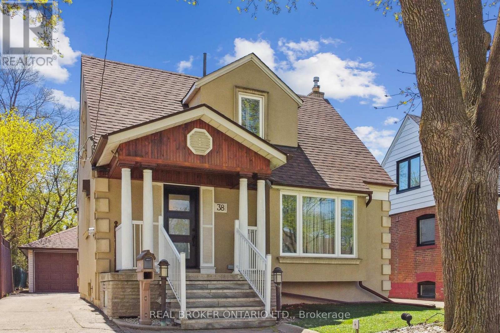 Photo 1 of 38 Riverview Heights, Toronto ON