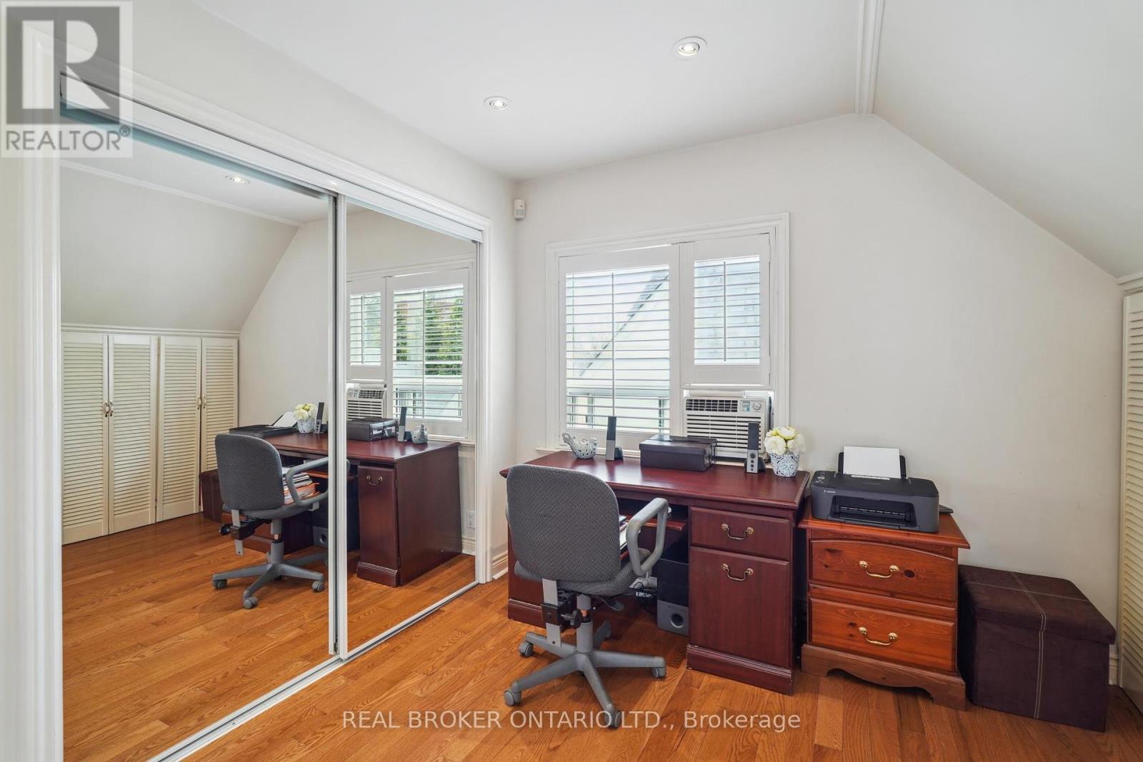 Photo 16 of 38 Riverview Heights, Toronto ON