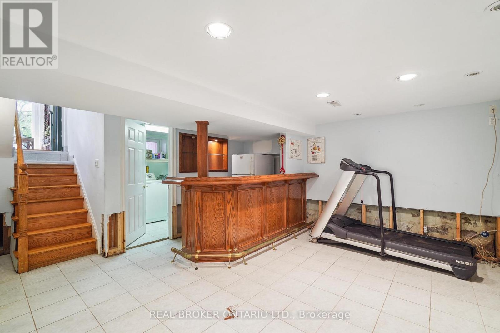 Photo 18 of 38 Riverview Heights, Toronto ON