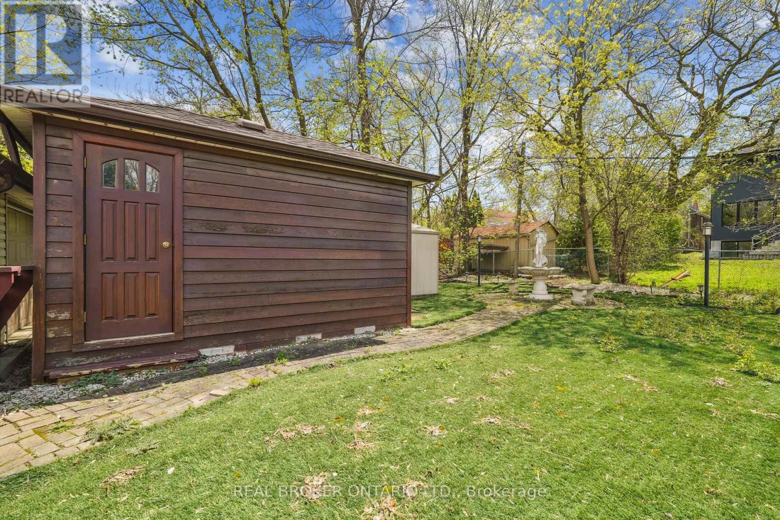 Photo 26 of 38 Riverview Heights, Toronto ON