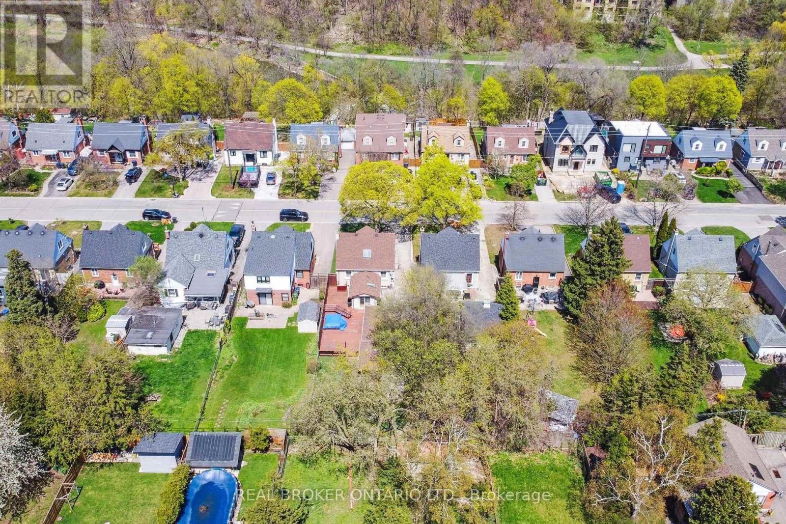Photo 32 of 38 Riverview Heights, Toronto ON