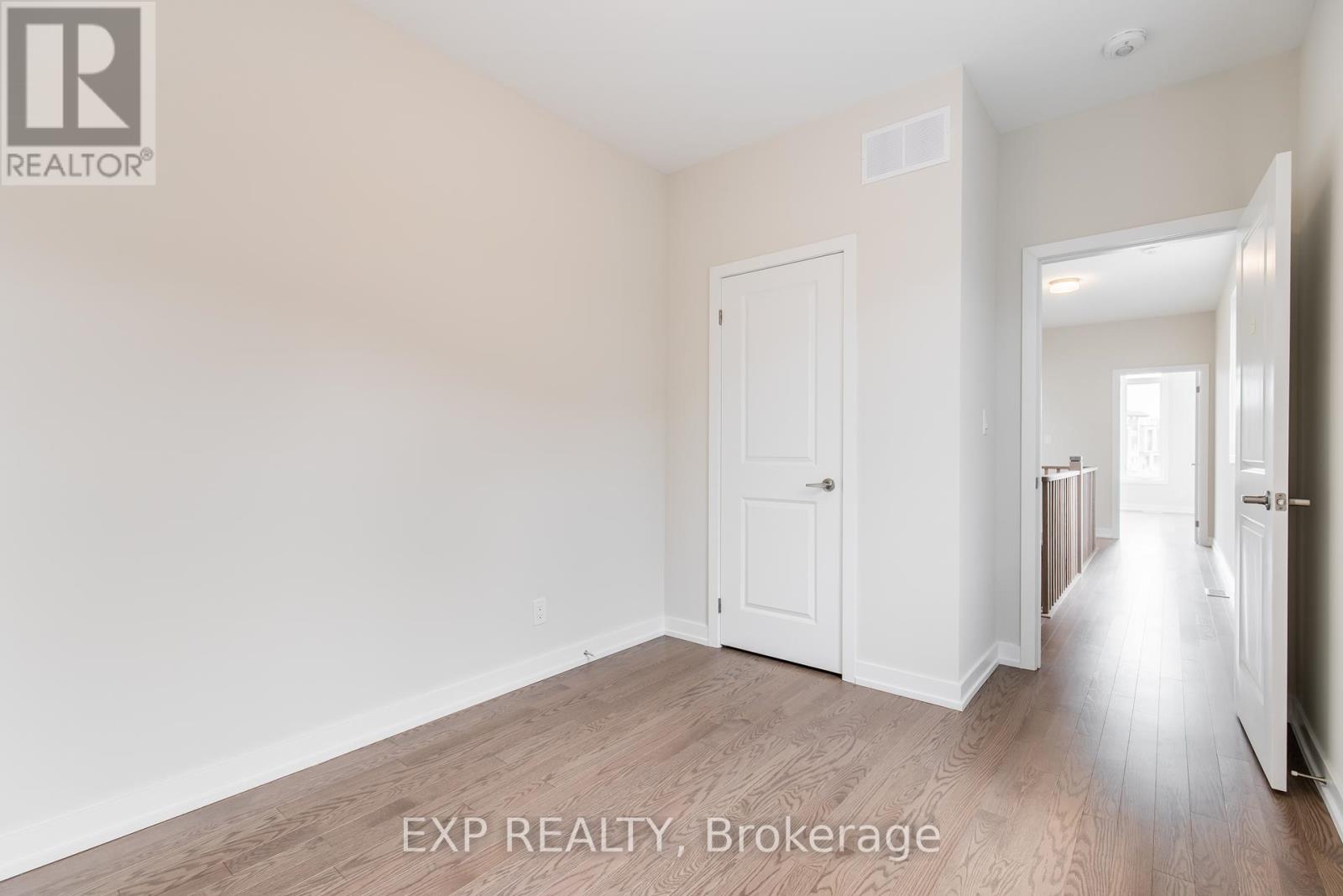 Photo 10 of 1213 Dartmouth Crescent, Oakville ON