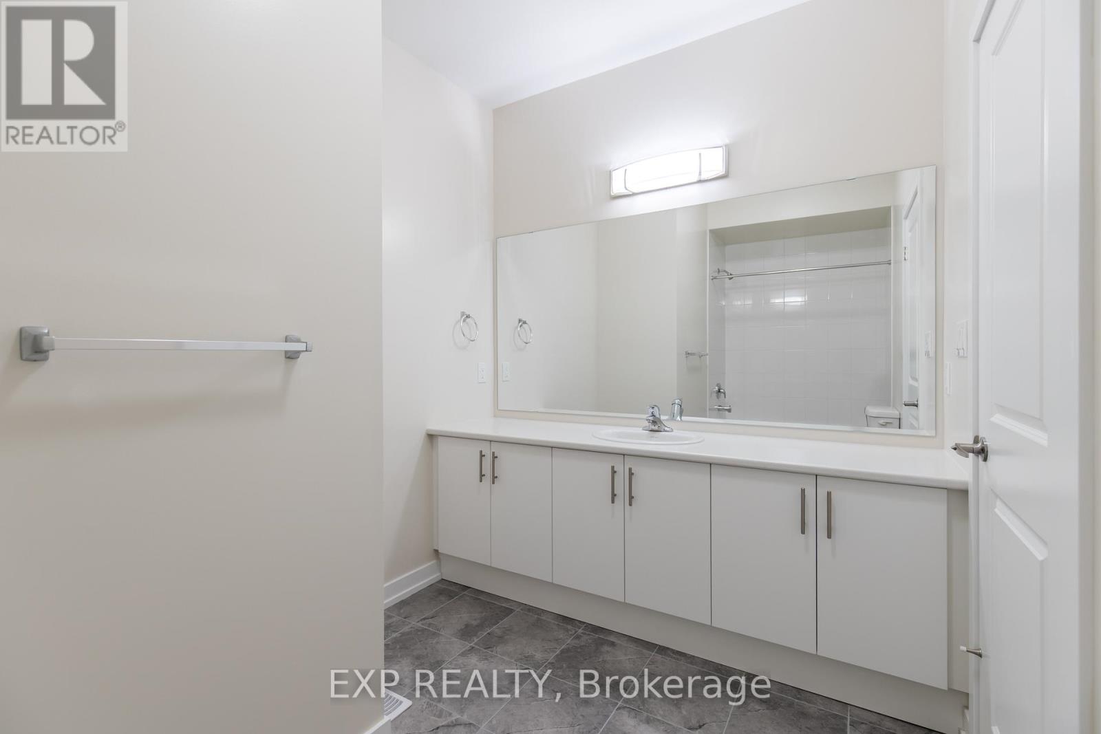 Photo 4 of 1213 Dartmouth Crescent, Oakville ON