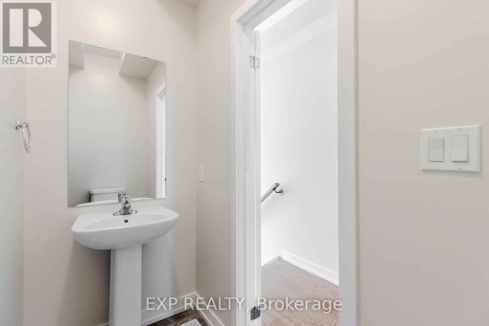 Photo 26 of 1213 Dartmouth Crescent, Oakville ON
