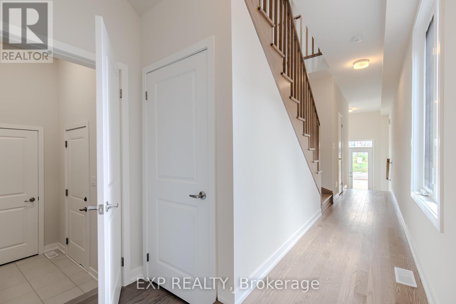 Photo 23 of 1213 Dartmouth Crescent, Oakville ON