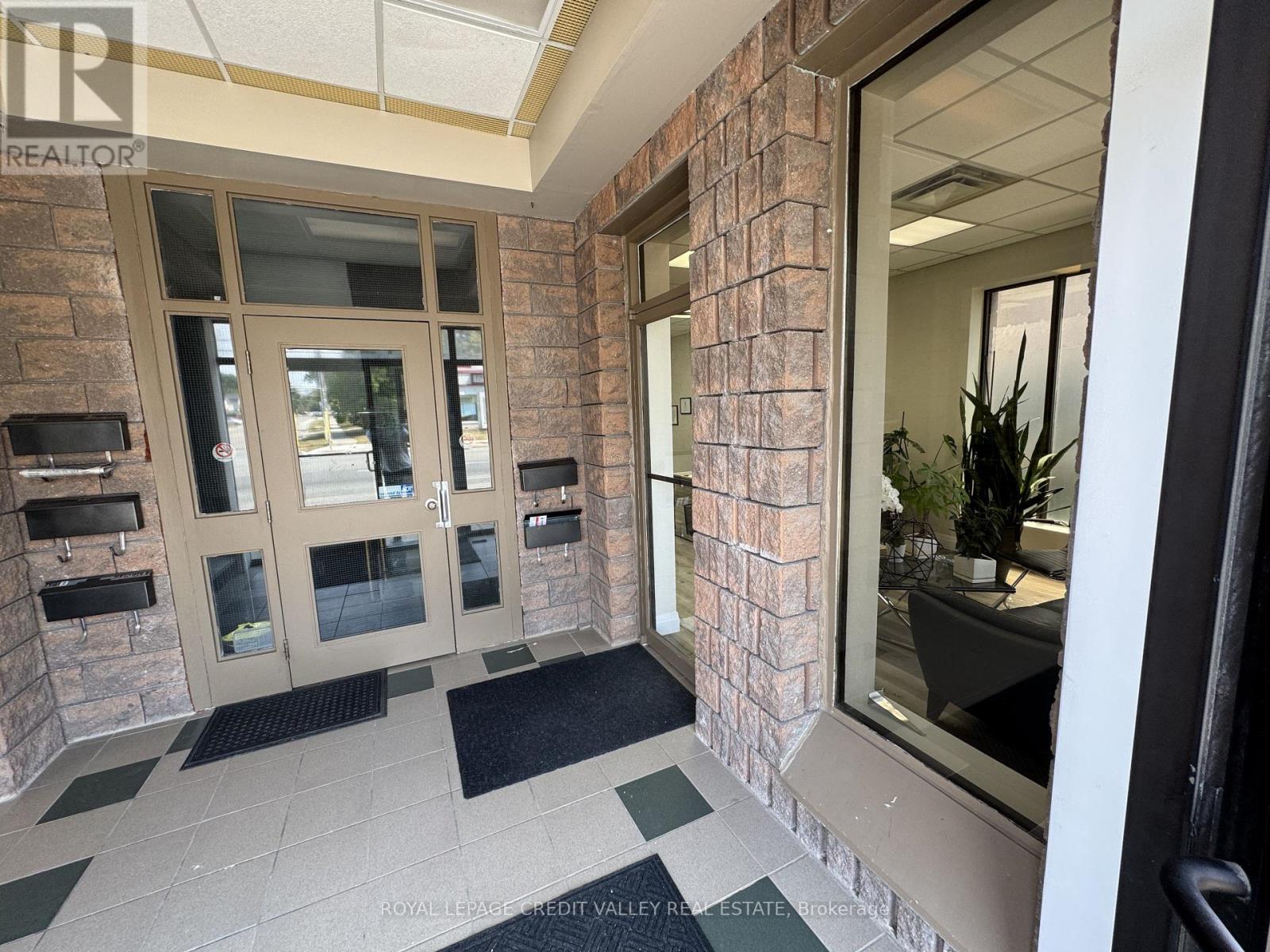 Photo 1 of 2 624 Lakeshore Road E, Mississauga ON
