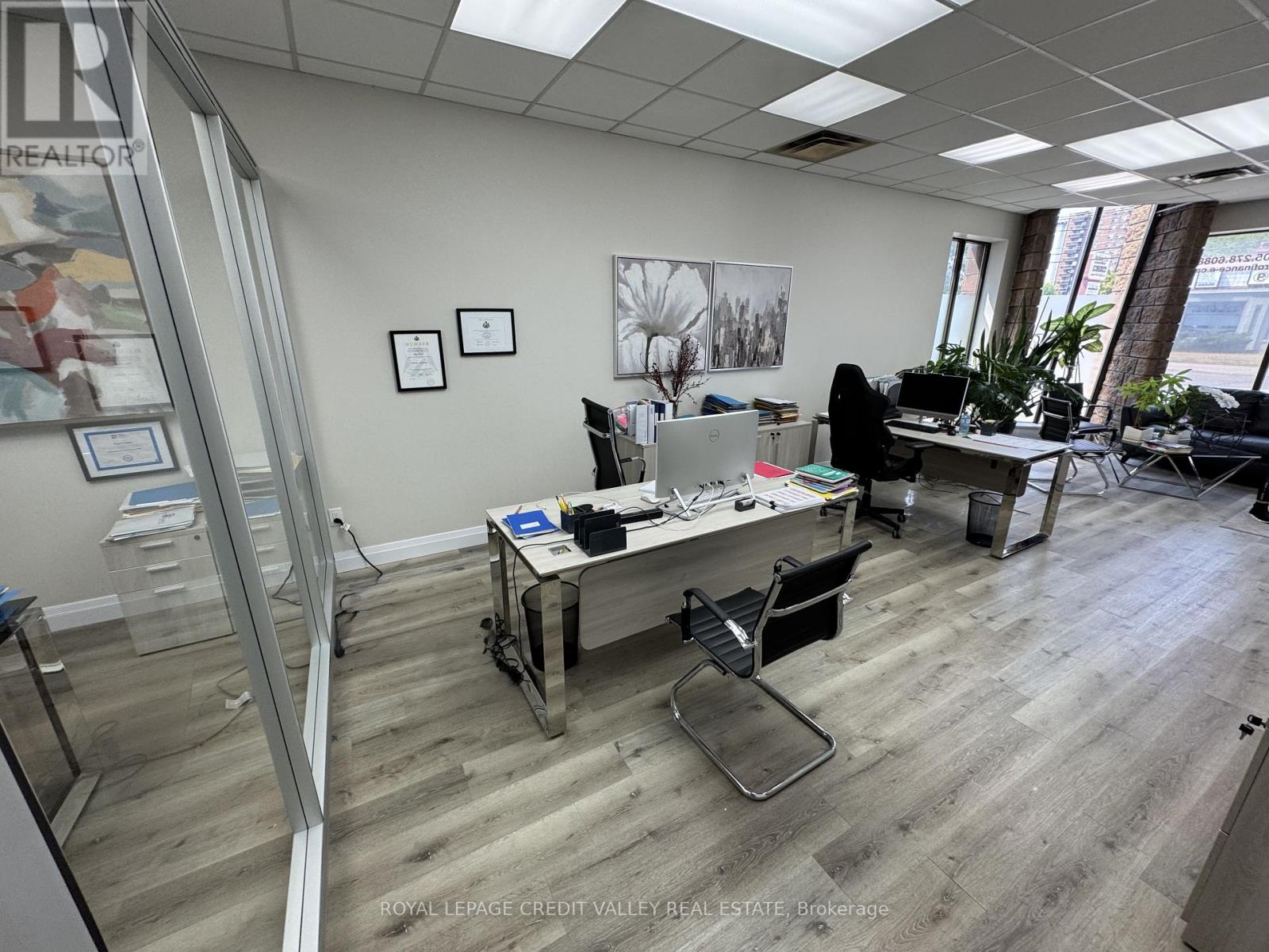 Photo 2 of 2 624 Lakeshore Road E, Mississauga ON