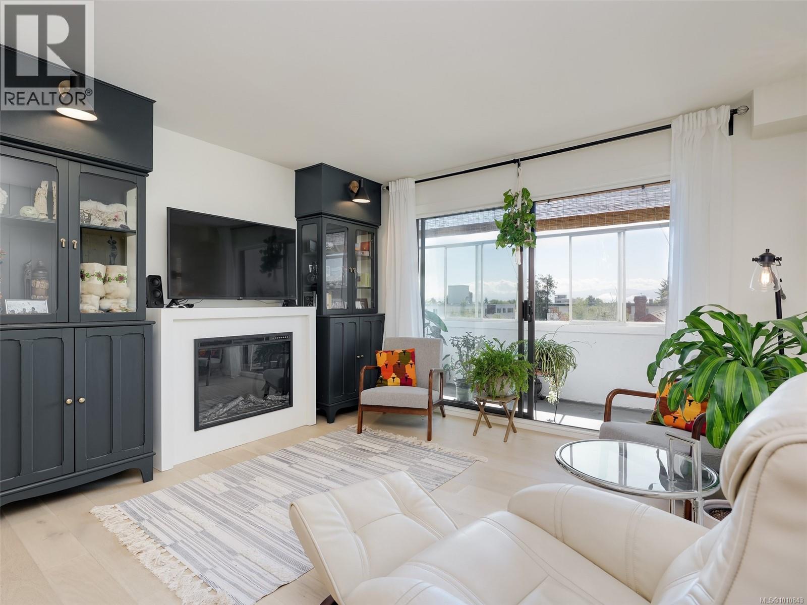 404 1041 Rockland Avenue, Victoria
