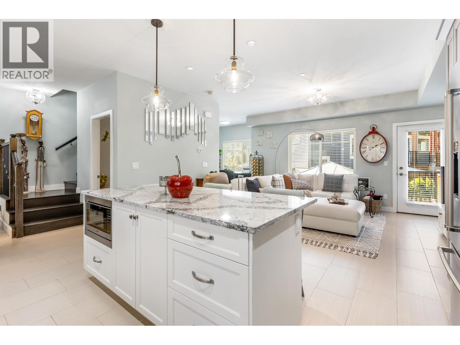 Photo 13 of 26 22810 113 Avenue, Maple Ridge BC