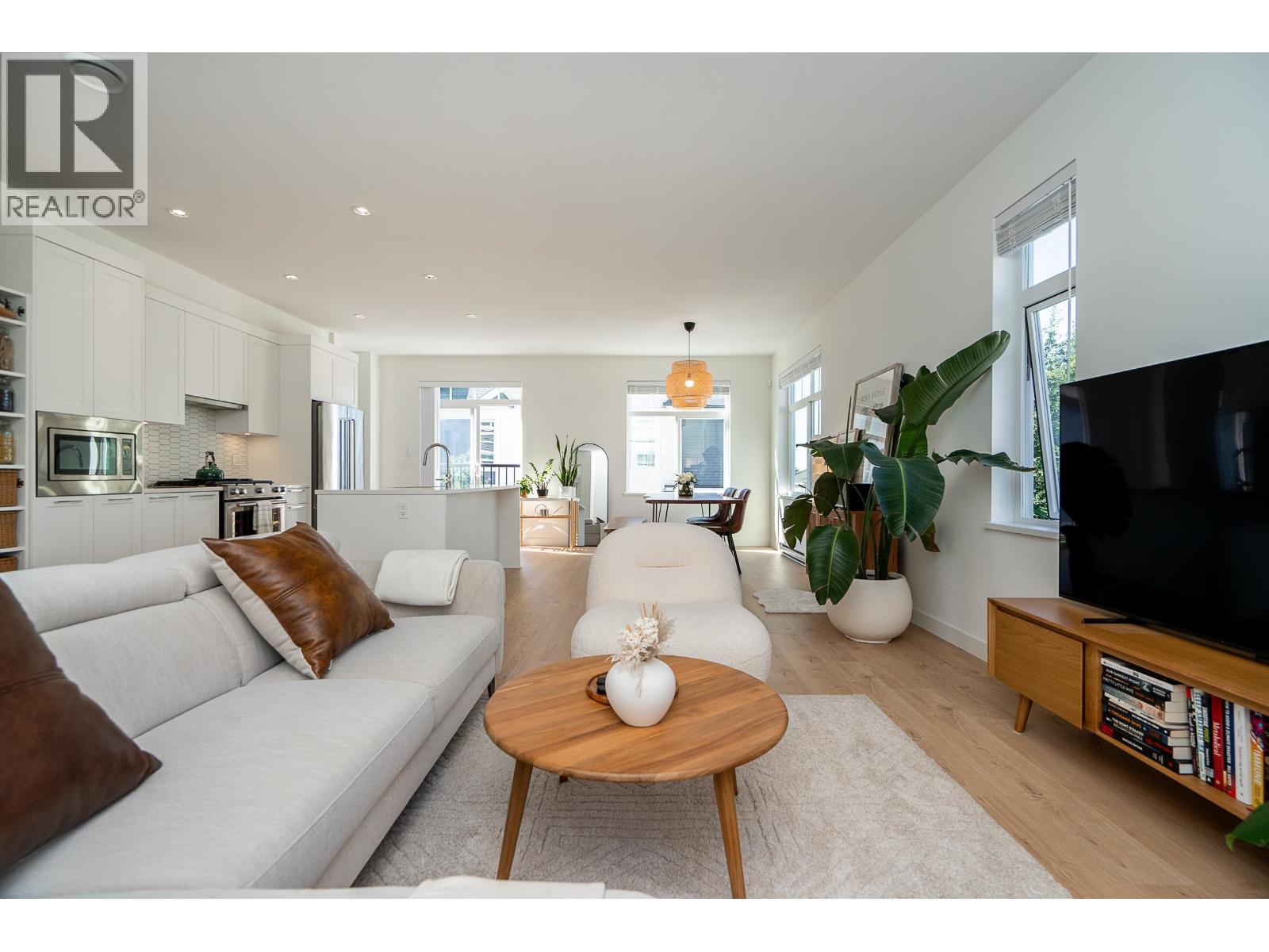 Photo 10 of 110 3489 Baycrest Avenue, Coquitlam BC