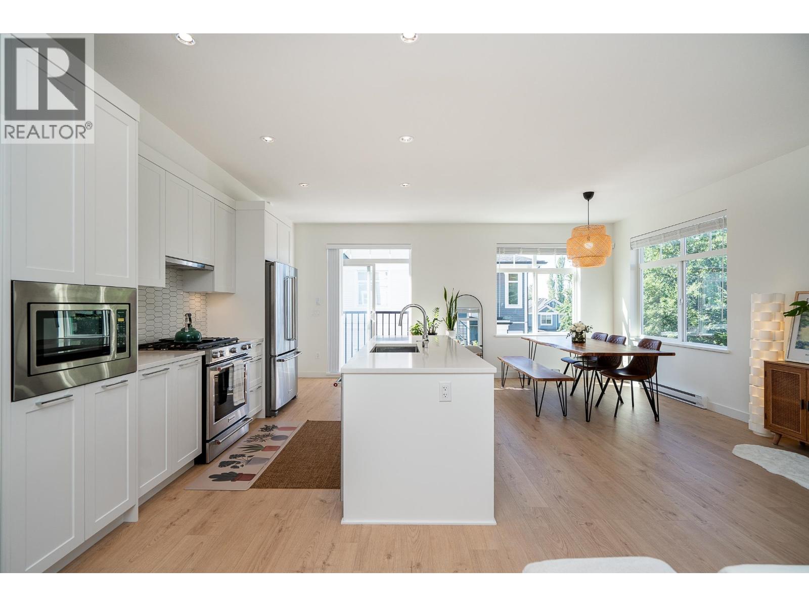 Photo 4 of 110 3489 Baycrest Avenue, Coquitlam BC