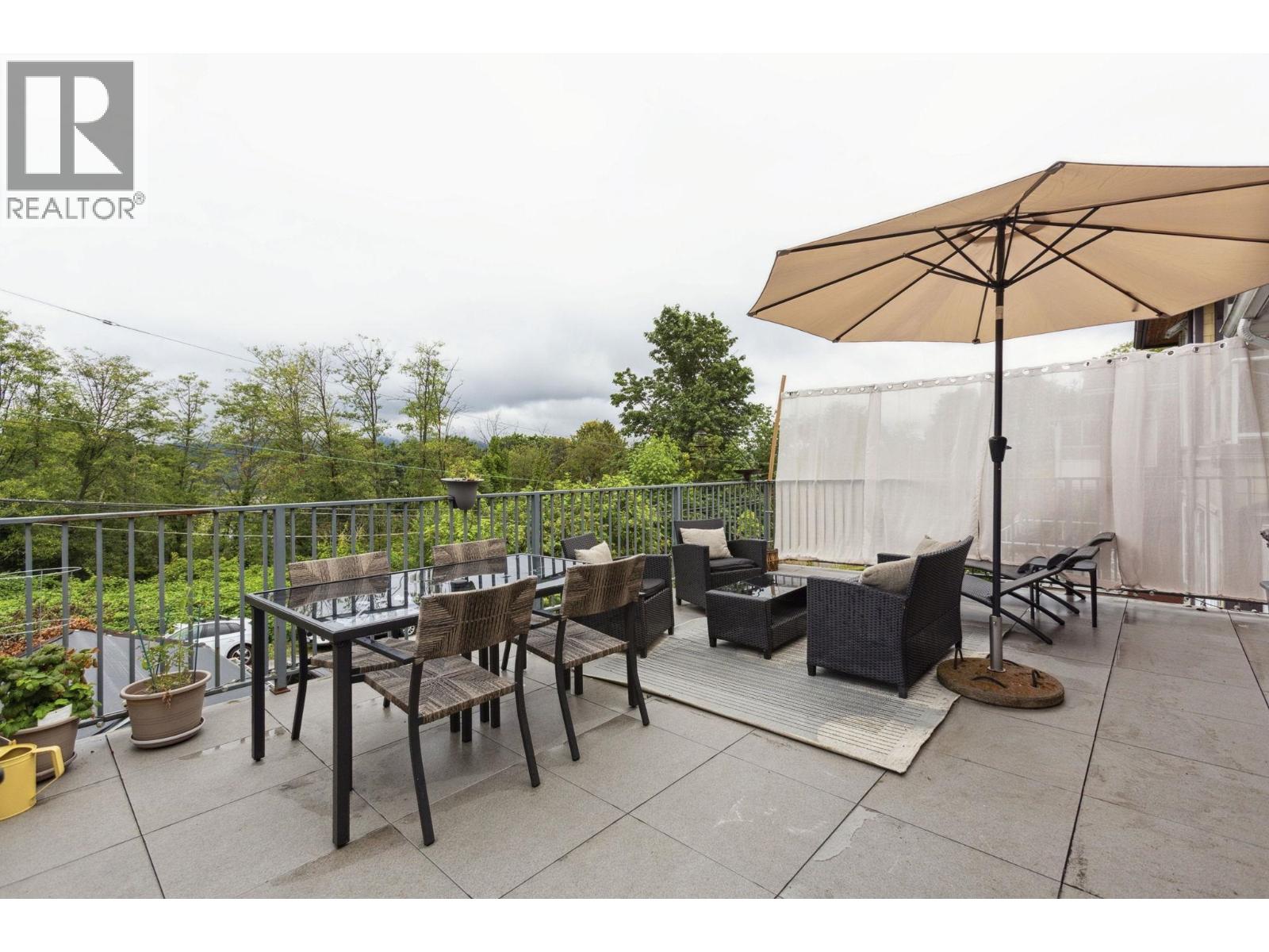 Photo 10 of 4137 Yale Street, Burnaby BC