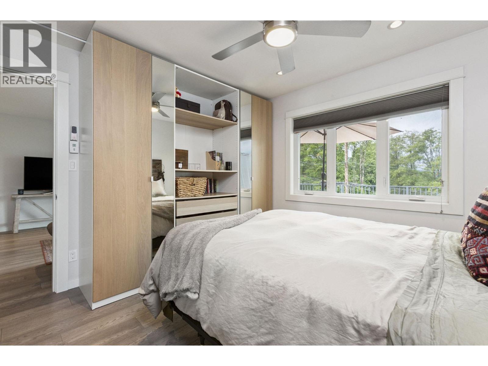 Photo 6 of 4137 Yale Street, Burnaby BC