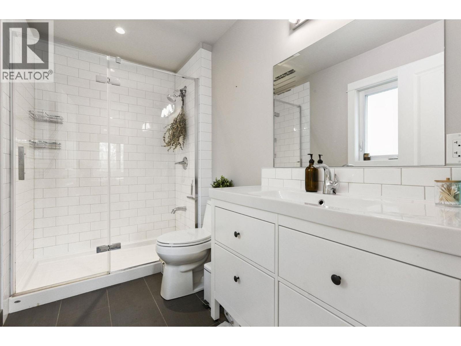 Photo 7 of 4137 Yale Street, Burnaby BC