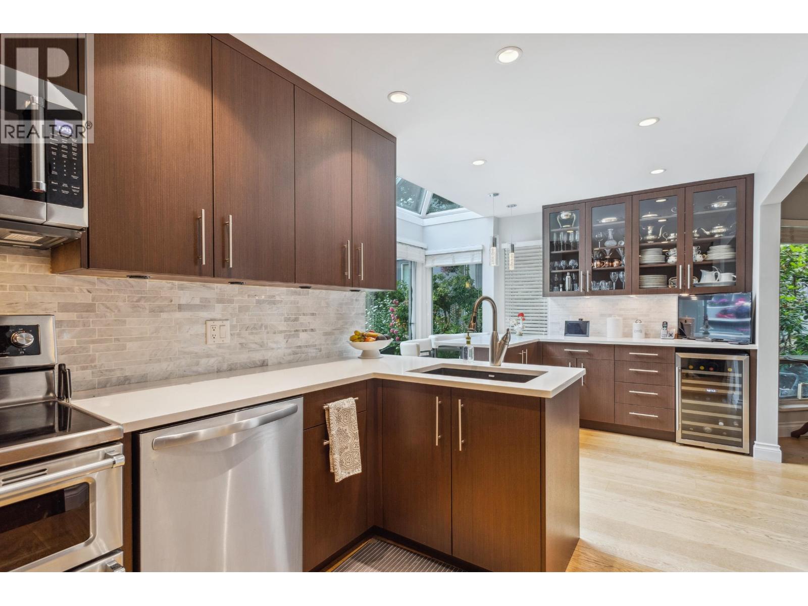 Photo 10 of 36 1925 Indian River Crescent, North Vancouver BC