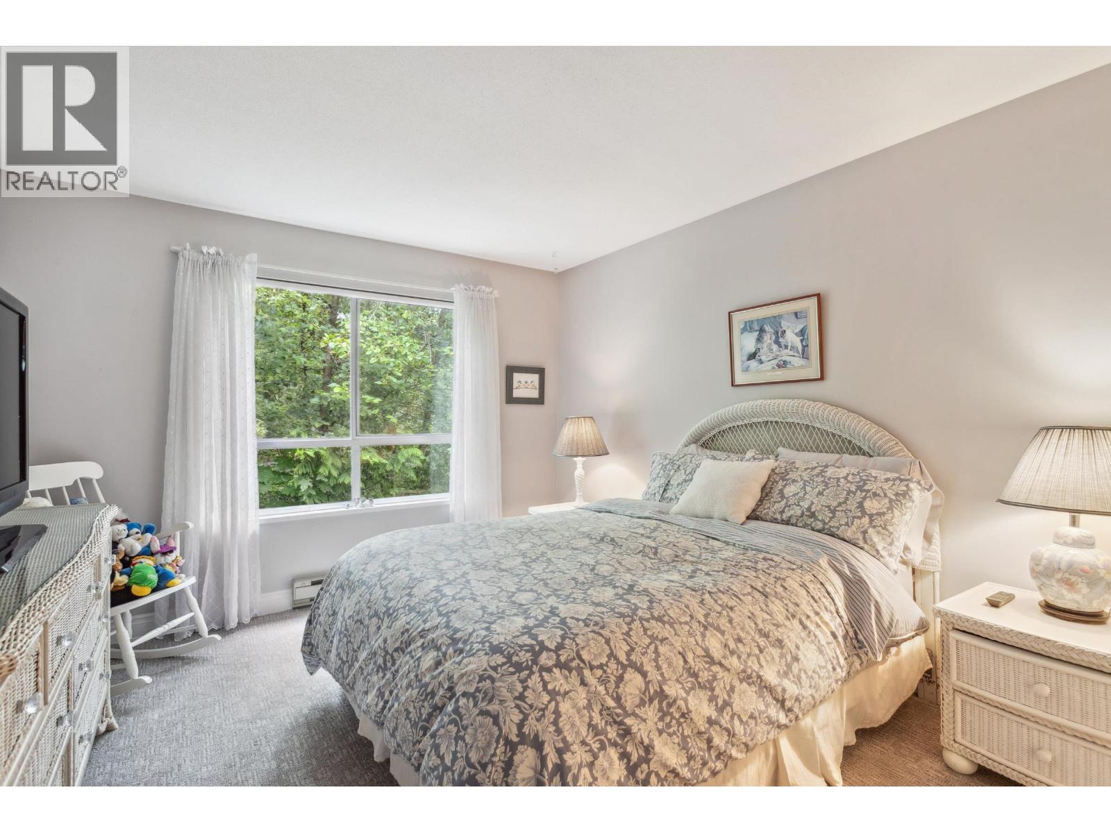 Photo 22 of 36 1925 Indian River Crescent, North Vancouver BC