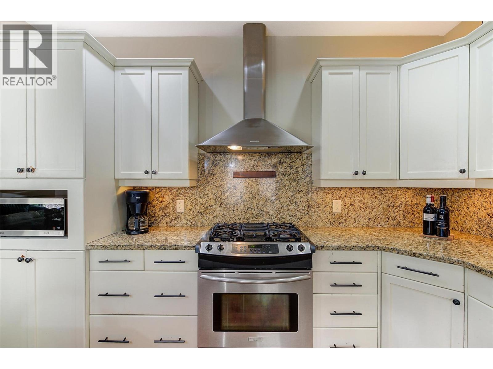  2091 Rose Anne Court, West Kelowna